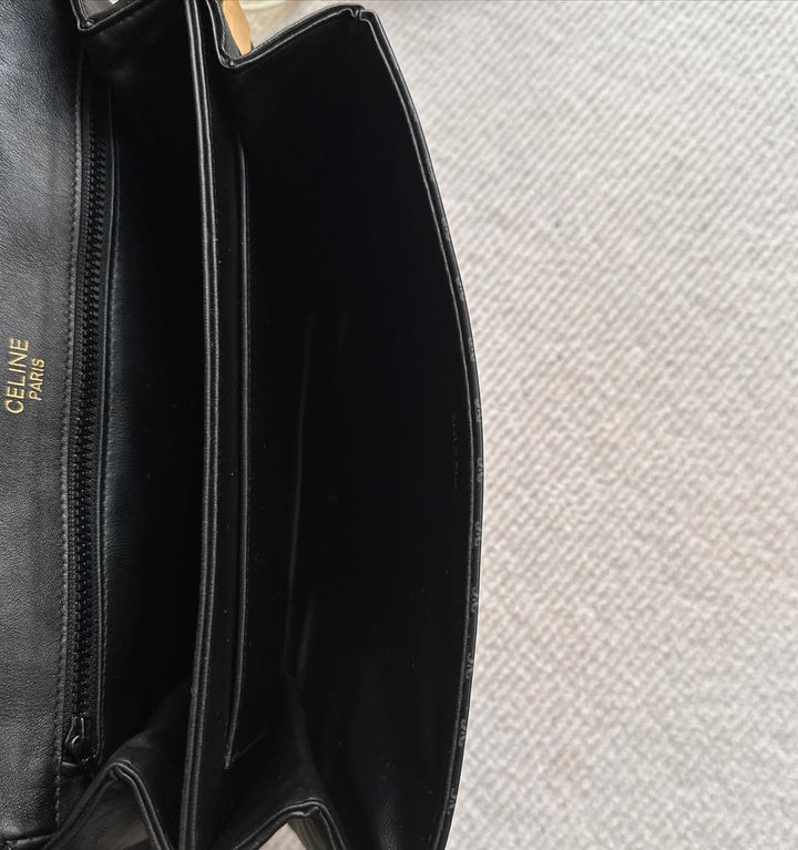 CELINE Black Triomphe Buckle Crossbody（Special Edition）｜Understated Luxury in Every Detail 🖤