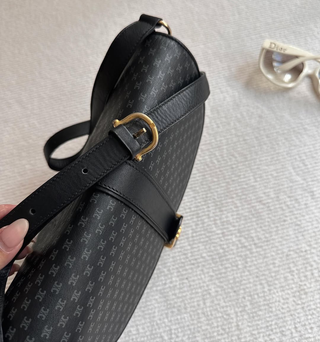 CELINE Black Triomphe Buckle Crossbody（Special Edition）｜Understated Luxury in Every Detail 🖤