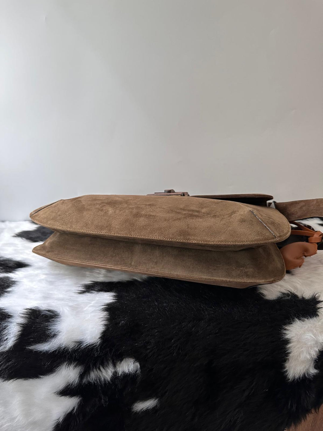 Ferragamo Wooden Gancini Hobo 🤎🪵｜Olive Brown Suede・Rare Walnut Buckle・Vintage Dream