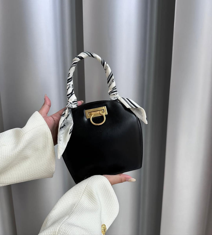 CELINE Double-Faced Horseshoe Buckle Mini Bag｜Timeless Black × Signature Charm 🖤
