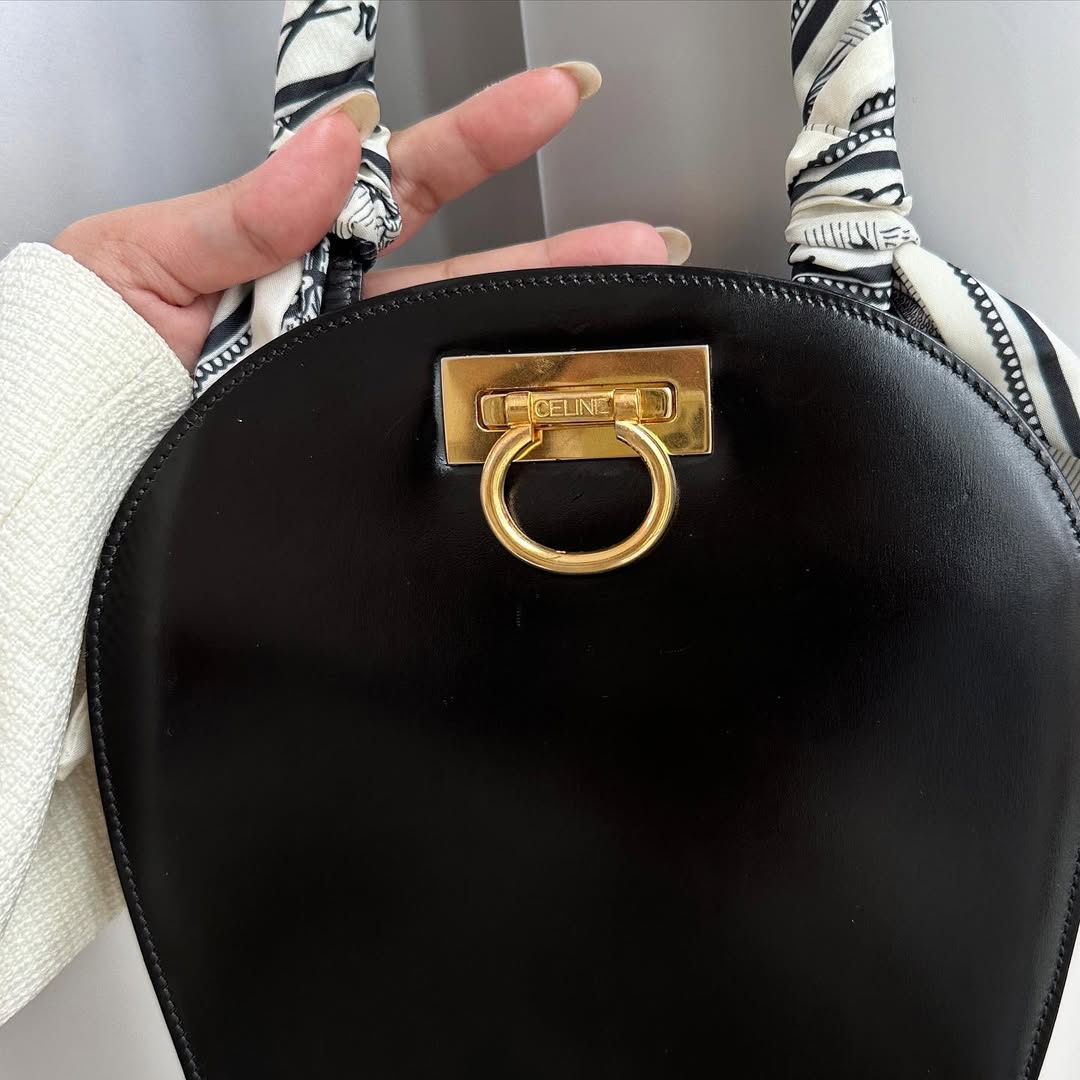CELINE Double-Faced Horseshoe Buckle Mini Bag｜Timeless Black × Signature Charm 🖤