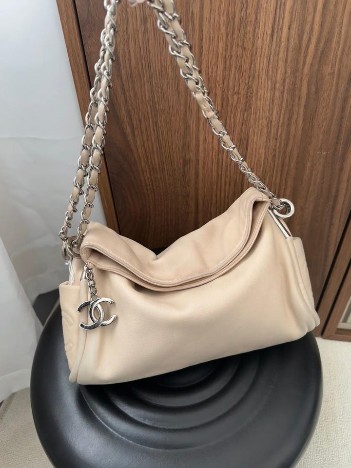 CHANEL Hobo Bag 🤎 Small & Versatile