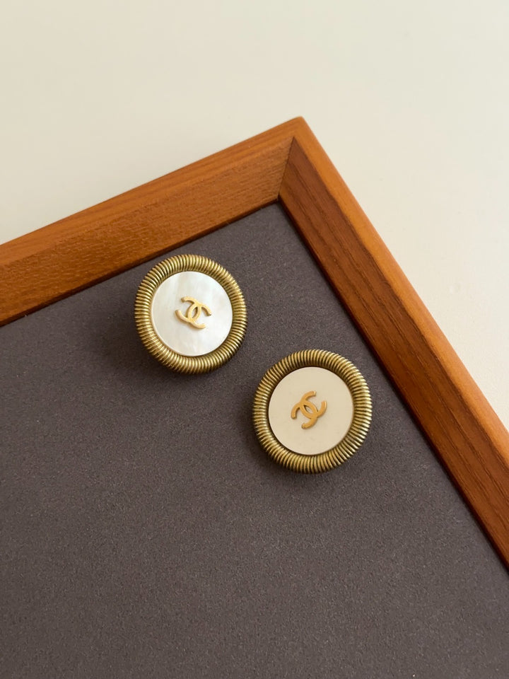 CHANEL Mother-of-Pearl Clip-On Earrings – Gold CC Logo × Vintage Elegance
