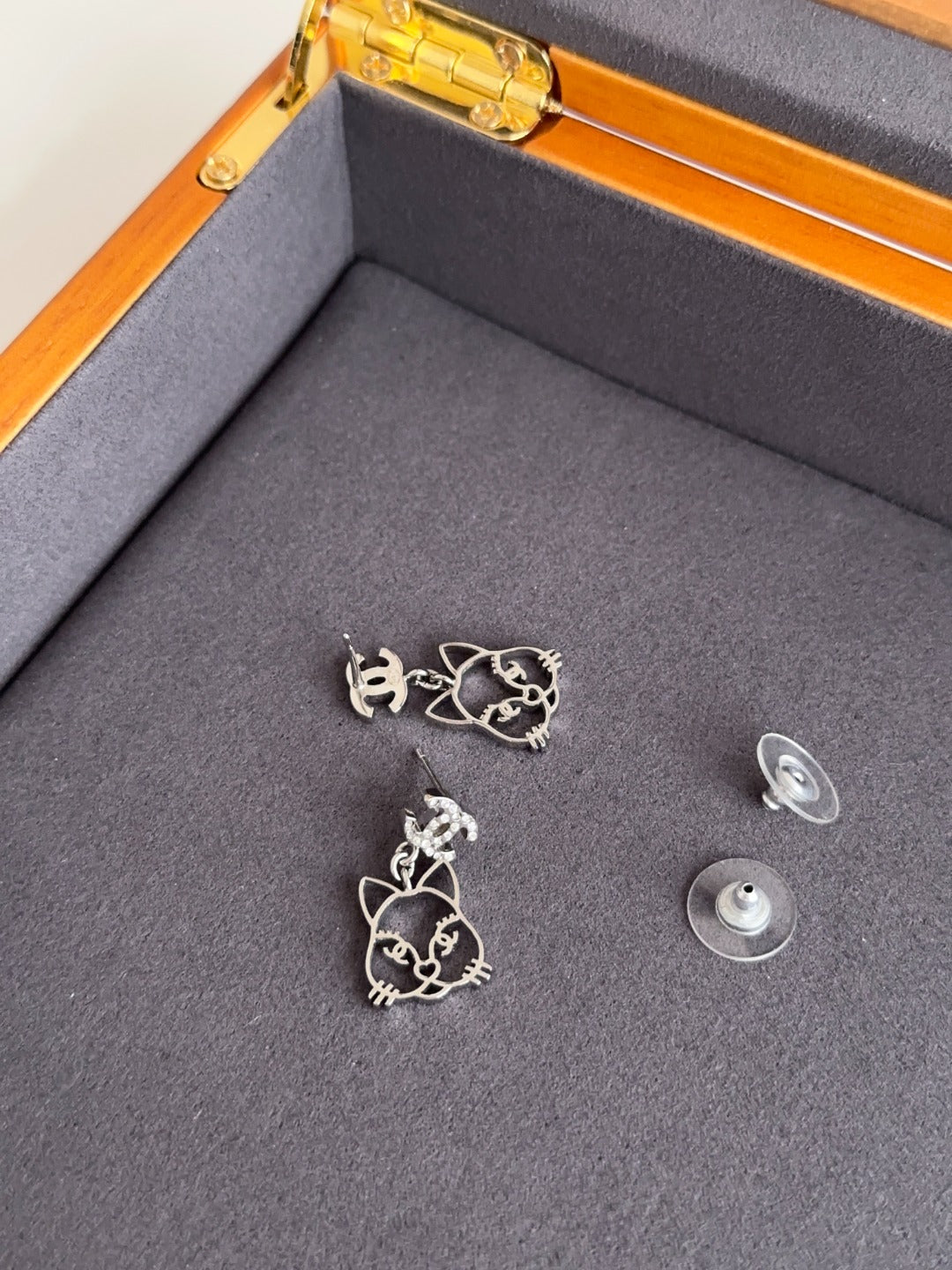 CHANEL Crystal Cat Stud Earrings (Rare Seasonal Release) – Iconic CC Eyes × Sparkling Detail