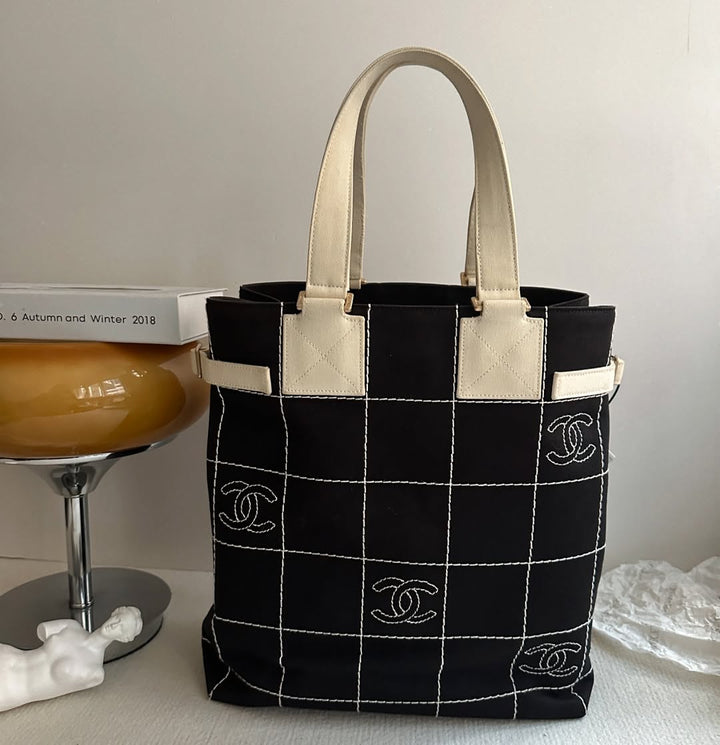 CHANEL Tote Bag（Black & White）｜Causal Chic × Everyday Practicality 🖤🤍