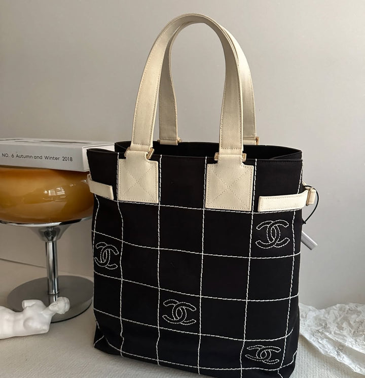 CHANEL Tote Bag（Black & White）｜Causal Chic × Everyday Practicality 🖤🤍
