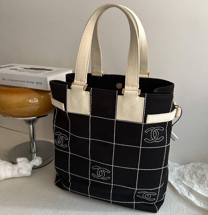 CHANEL Tote Bag（Black & White）｜Causal Chic × Everyday Practicality 🖤🤍