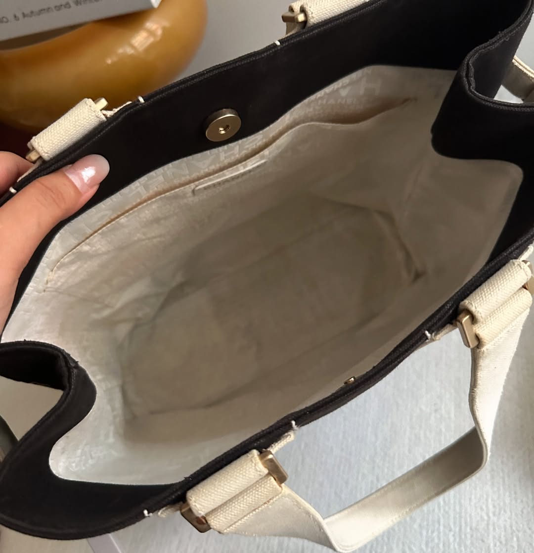 CHANEL Tote Bag（Black & White）｜Causal Chic × Everyday Practicality 🖤🤍