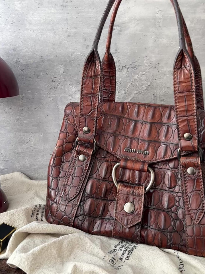 Miu Miu Croc-Embossed Leather Shoulder Bag ✨｜Rich Caramel Tone × Vintage Sophistication × Statement Texture