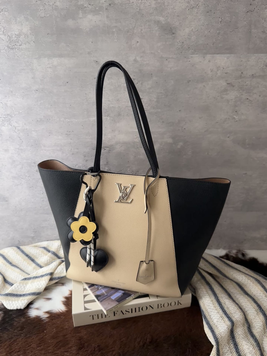 Louis Vuitton Lockme Bicolor Tote Bag 🖤｜Bicolor Calf Leather｜Statement LV Turn-Lock｜Fits A Laptop