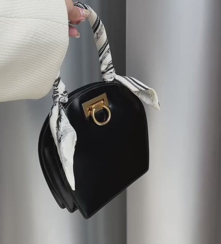 CELINE Double-Faced Horseshoe Buckle Mini Bag｜Timeless Black × Signature Charm 🖤