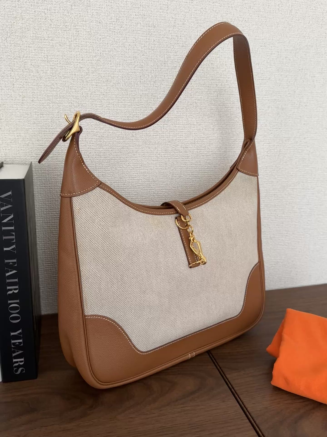 HERMÈS Trim Shoulder Bag（Gold Barenia × Canvas）｜Effortless Parisian Elegance 🤎✨