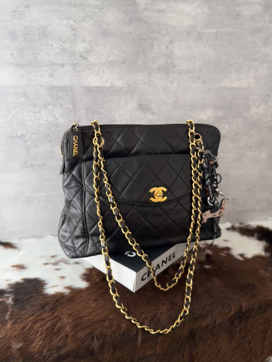 CHANEL Vintage Quilted Chain Shoulder Tote Bag 🖤｜CC Turn-Lock Pocket × Logo Zip Pull × Classic Chain Straps