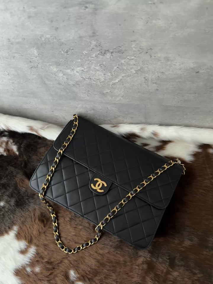 CHANEL 🖤 Classic CC Chain Shoulder Bag｜Timeless Quilted Design × Elegant Gold-Tone Hardware × Effortlessly Versatile