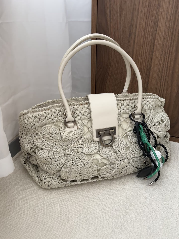 Ferragamo Horseshoe Buckle Crochet Hobo Bag（Ivory White）｜Vintage Summer Charm 🤍🌿