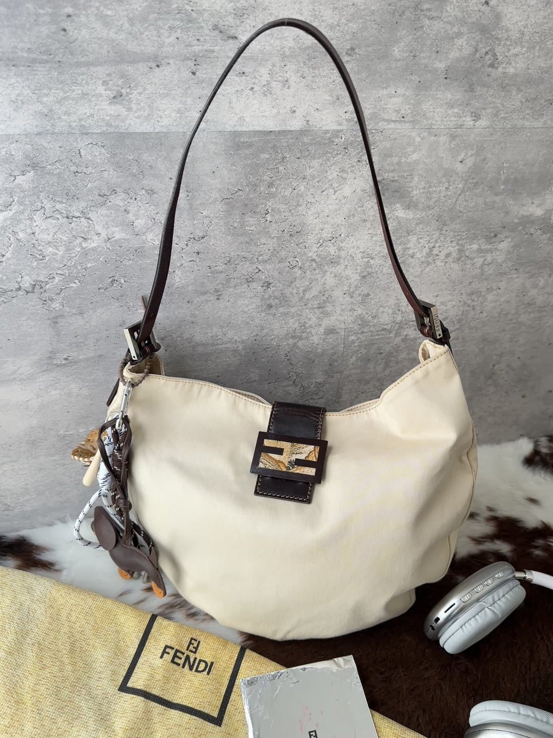 FENDI Zucca Half-Moon Wooden Buckle Hobo Bag 🪵｜Full Set × Wood-Effect Buckle × Effortless Vintage Style