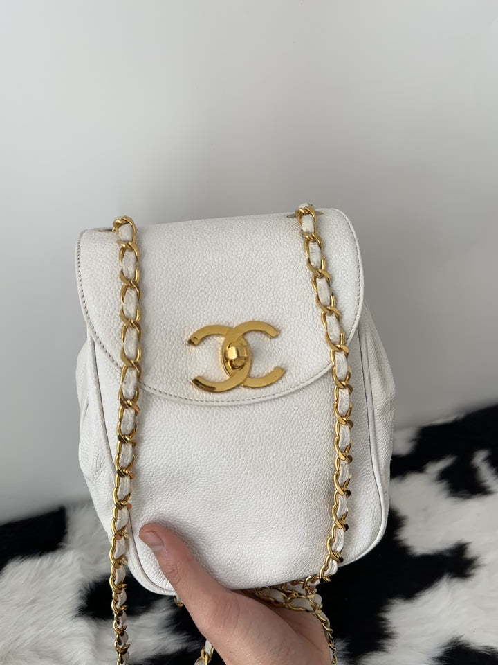 CHANEL 24K White Caviar Mini Backpack Crossbody｜Rare Snow-White Caviar × Oversized 24K CC Turn Lock × Iconic Chain Strap ❄️🤍✨