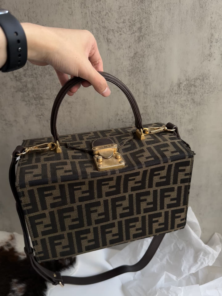 FENDI Zucca Monogram Box Bag 🤎｜Structured Silhouette × Gold-Tone Hardware × Vintage Logo Canvas