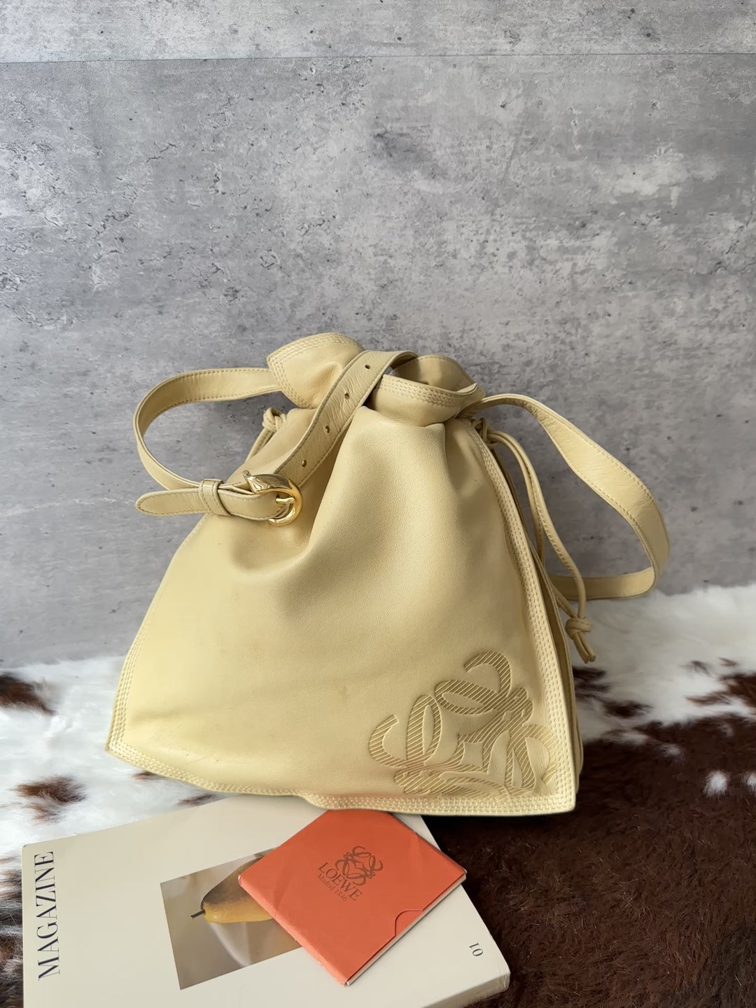 LOEWE Cream Nappa Drawstring Pouch Bag 💛｜Soft Nappa Leather × Corner Logo Detail × Lightweight Styling