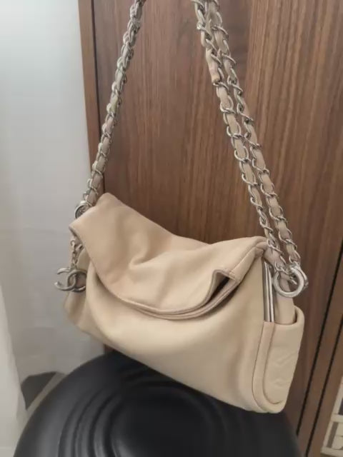 CHANEL Hobo Bag 🤎 Small & Versatile
