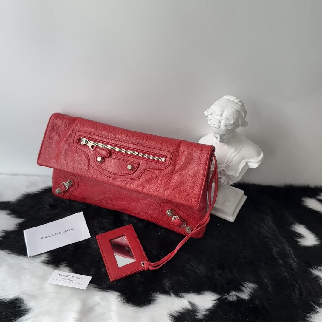 Balenciaga City Clutch Bag ❤️｜Iconic Giant Stud Hardware × Classic Motorcycle Design × Statement Red Leather