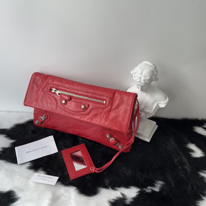 Balenciaga City Clutch Bag ❤️｜Iconic Giant Stud Hardware × Classic Motorcycle Design × Statement Red Leather
