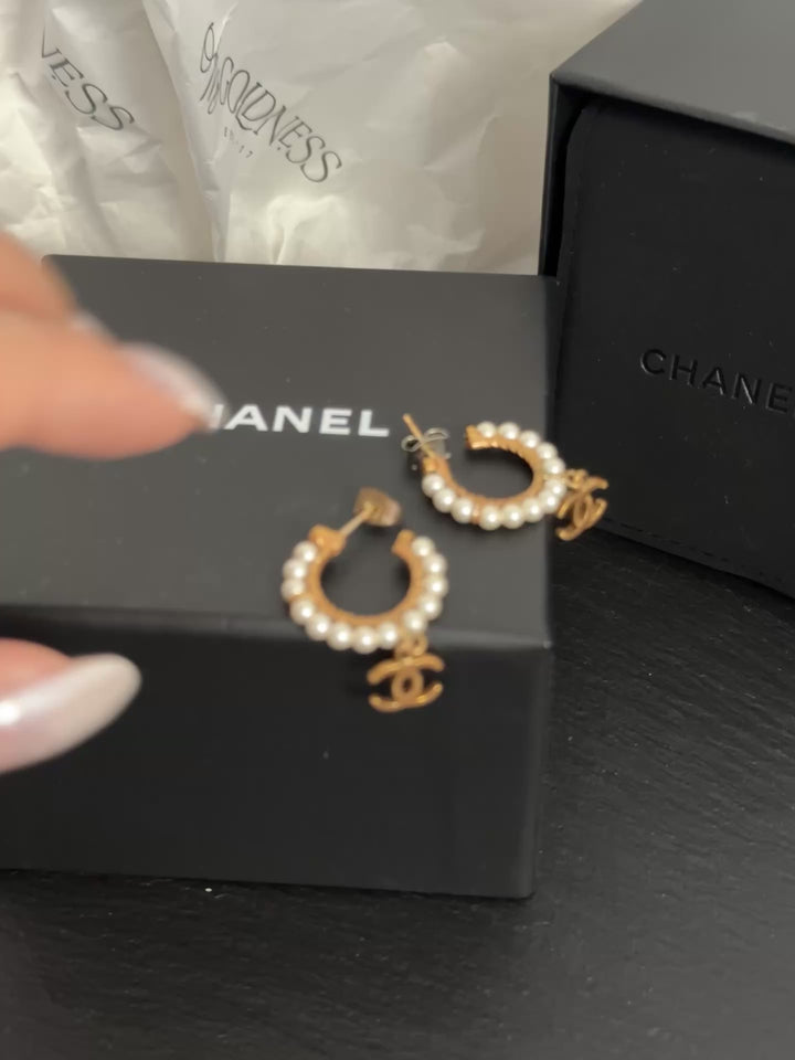 CHANEL CC Pearl Hoop Earrings（Gold-Tone）｜Classic Elegance ✨🤍 Full Set with Box