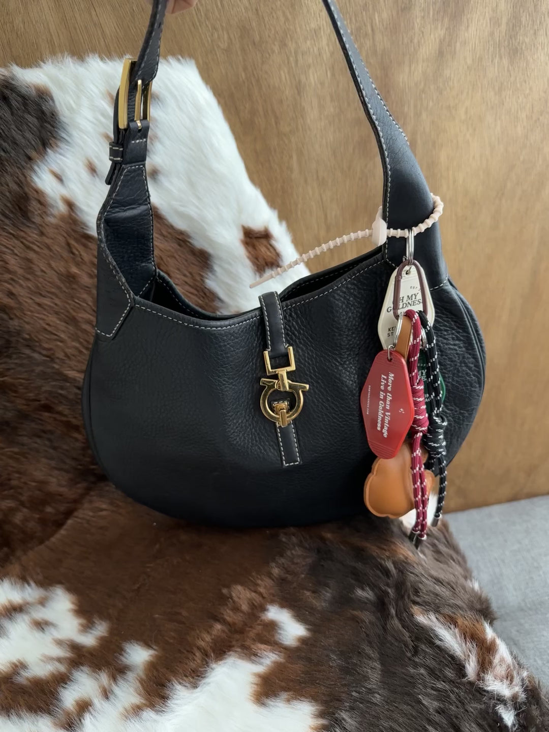 Ferragamo Large Gancini Hobo Bag 🧡🤎｜Oversized Horseshoe Logo × Lightweight Design × Spacious Everyday Carry