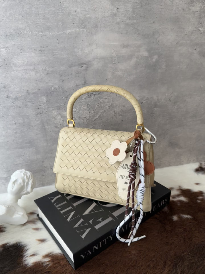 BOTTEGA VENETA Small Kelly-Style Bag 🤍✨｜Intrecciato Weave × Cream Leather × Convertible Carry