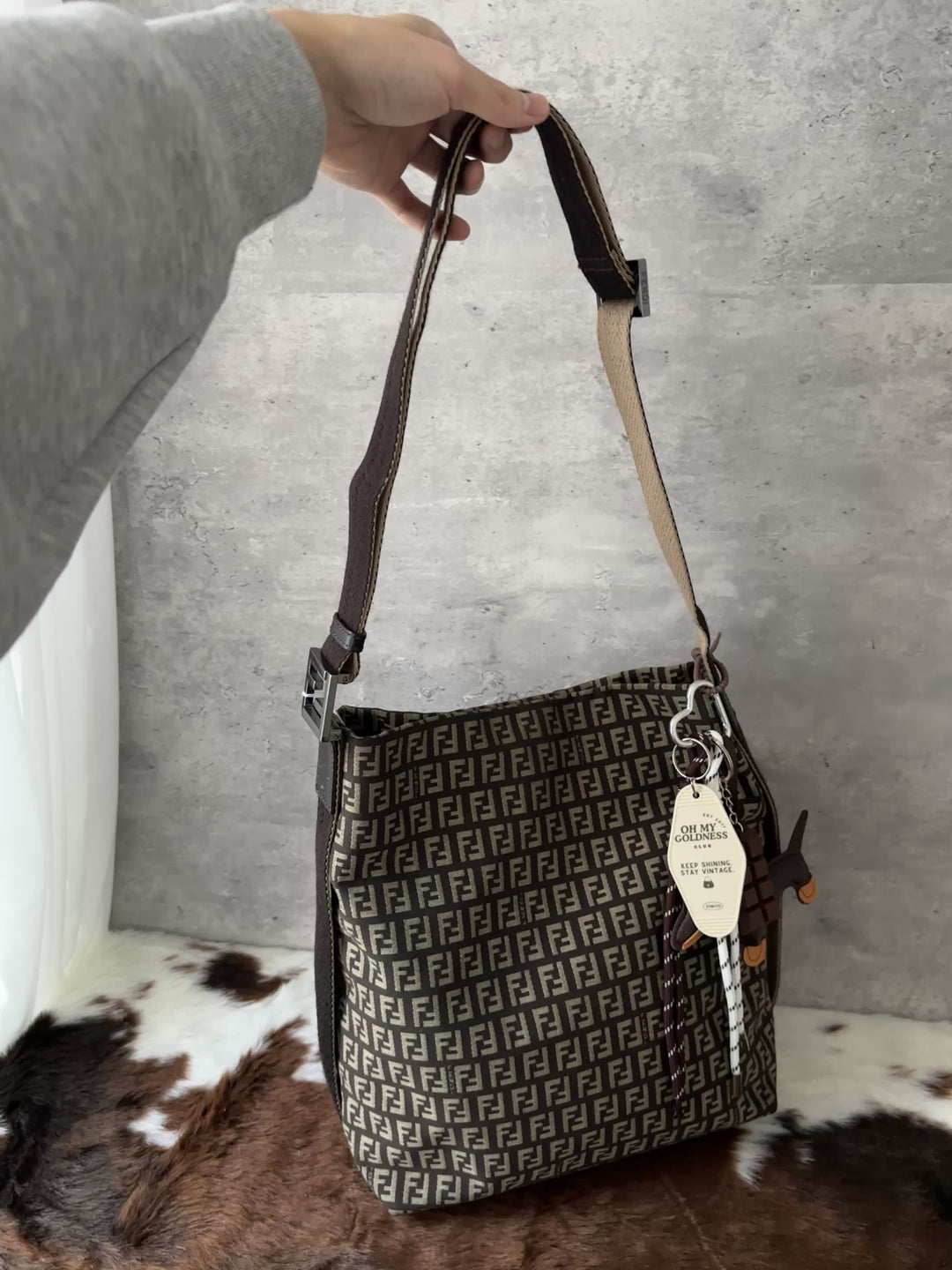 Fendi “FF Monogram Bucket Bag” 🤎🐻 | Rare, Lightweight & Youthful Classic