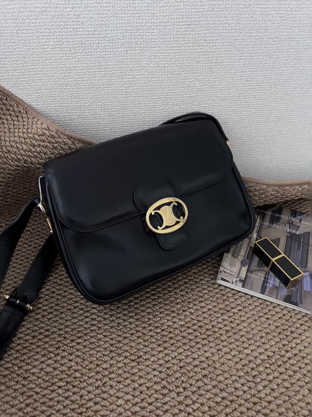 CELINE Triomphe Vintage Shoulder Bag — Black Leather & Oversized Gold Clasp 🖤✨ Collector’s Parisian Icon