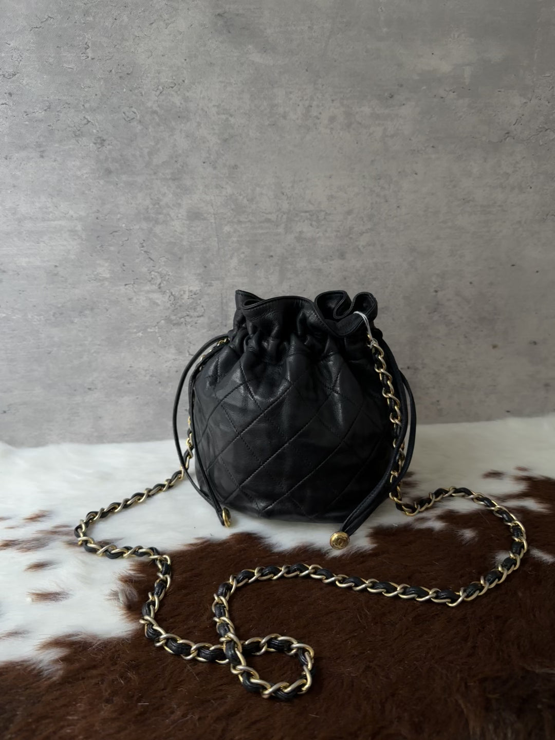 CHANEL Mini Quilted Drawstring Chain Bag 🖤｜Gold Bead Drawstring × Phone-Friendly Capacity × With Sticker