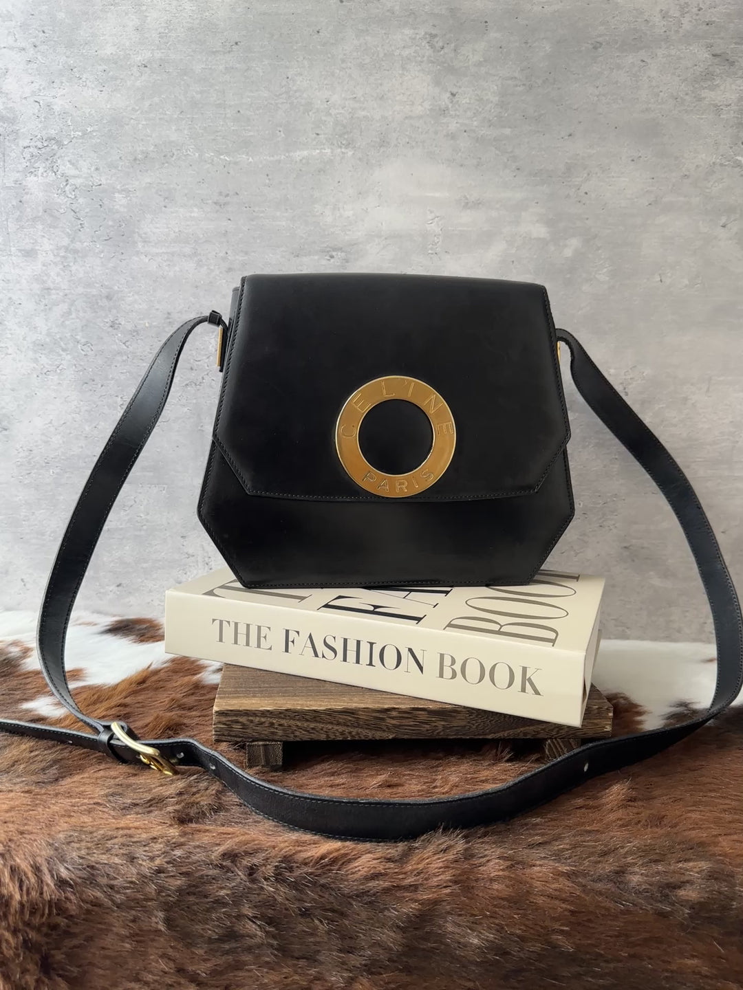 CELINE Vintage Hexagonal Box Bag 🖤｜Sculptural Silhouette｜Circular Logo Clasp｜Crimson Interior