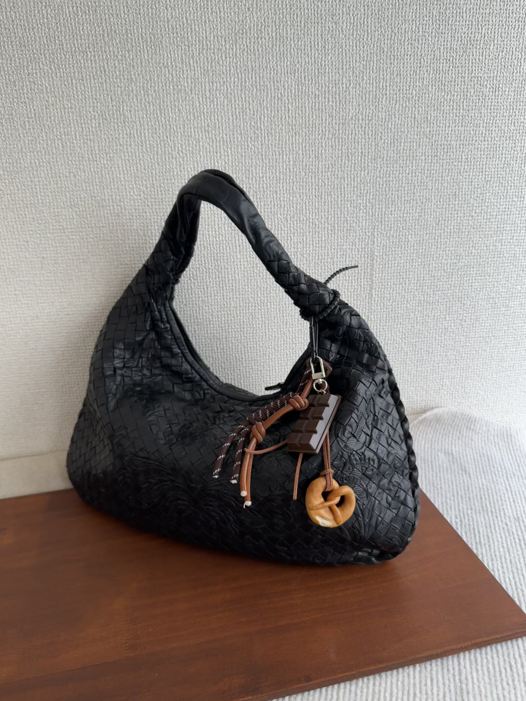 Bottega Veneta｜Special Embossed Hobo Bag
