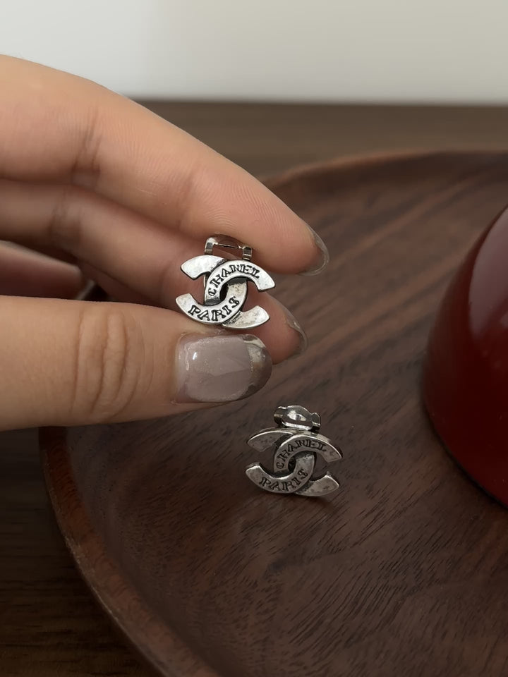 CHANEL Vintage Silver “CHANEL PARIS” Crest Earrings｜Statement Silver × Retro Parisian Vibes × Clip-On Comfort✨ "