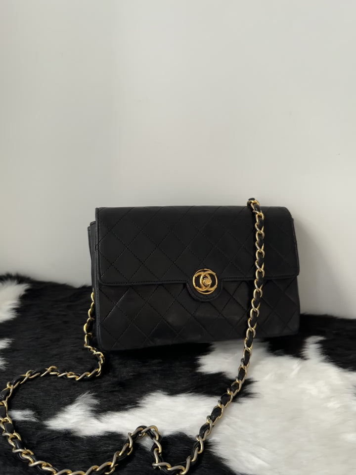 CHANEL 🖤 Vintage Round CC Crossbody｜Quilted Classic × Gold-Tone Elegance × Lightweight Daily Luxury