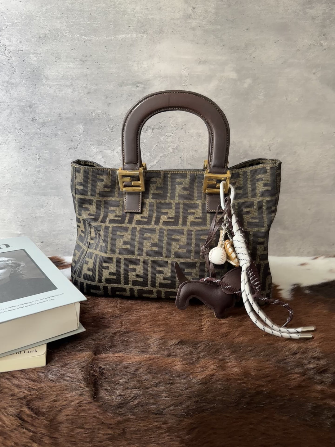 FENDI Vintage FF Small Tote Bag 🖤🤎｜Iconic FF Canvas｜Gold-Tone FF Hardware｜Lightweight Design