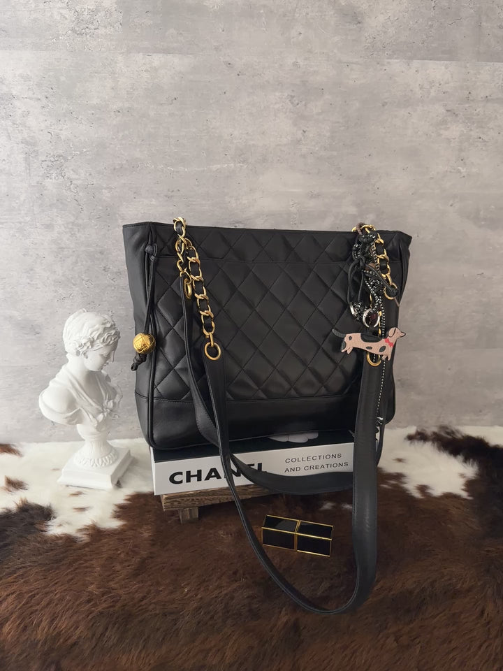CHANEL Gold Ball Chain Shoulder Bag 🖤｜Quilted Leather｜Laptop Friendly｜Gold-Tone Details