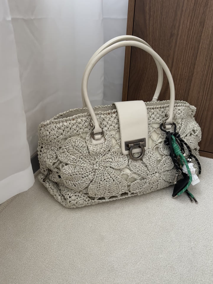 Ferragamo Horseshoe Buckle Crochet Hobo Bag（Ivory White）｜Vintage Summer Charm 🤍🌿