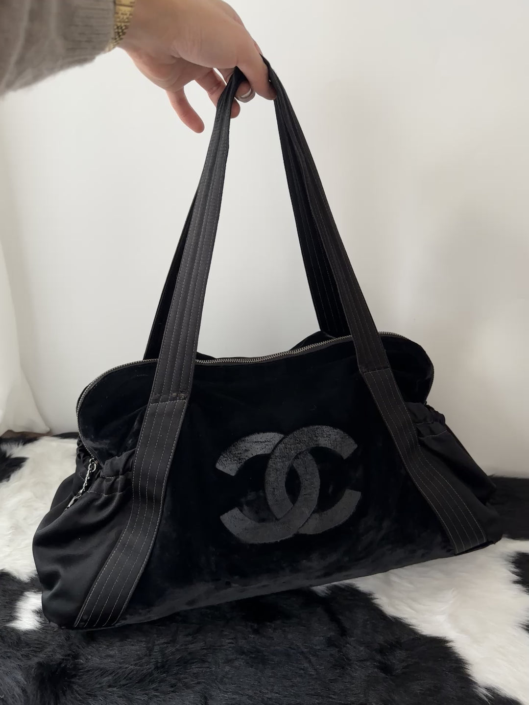 CHANEL Velvet Shoulder Bag 🖤｜Soft Velvet × Large Capacity × Travel-Ready