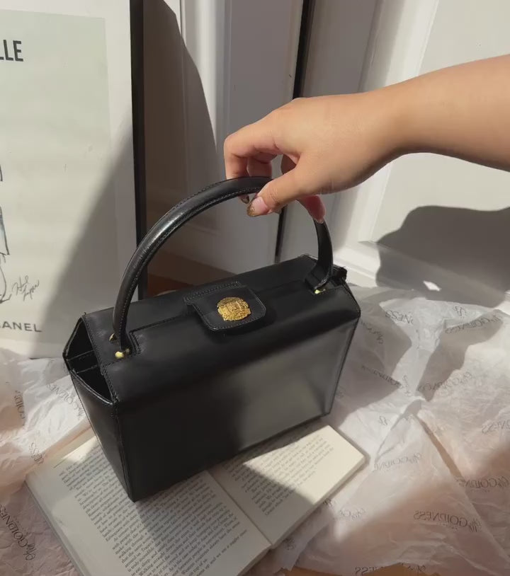 CELINE Black “School Emblem” Box Bag｜Rare Top-Clasp Elegance 🖤✨