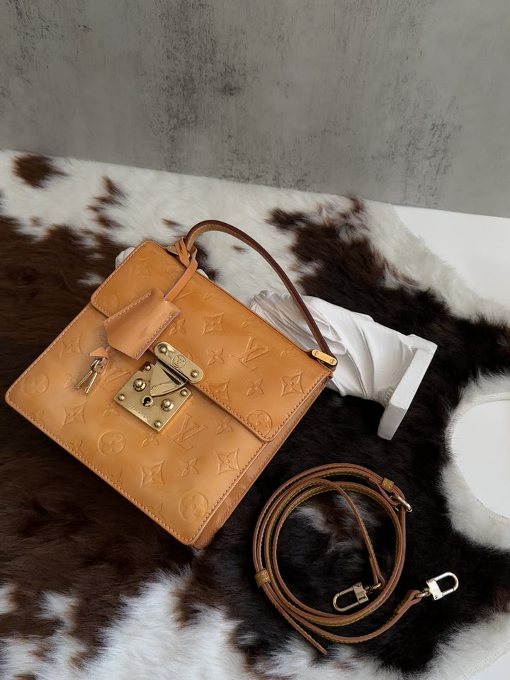 Louis Vuitton Vernis Monogram Kelly 🍯✨ | Modern Classic in Glossy Elegance