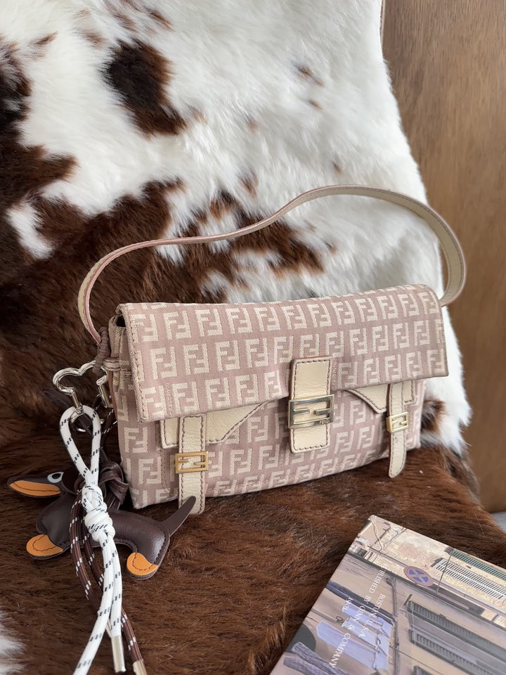 Fendi Mini Baguette 🤍🌸｜Dusty Rose FF・Triple Buckle Detail・Rare Cutie