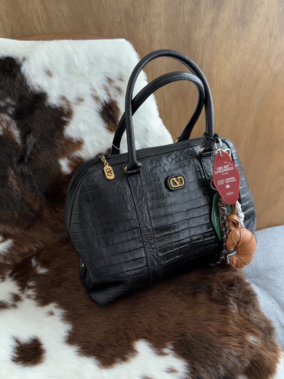 Valentino Croc-Embossed Boston Bag 🖤✨｜Elegant Black & Gold・Structured Silhouette・Timeless Classic