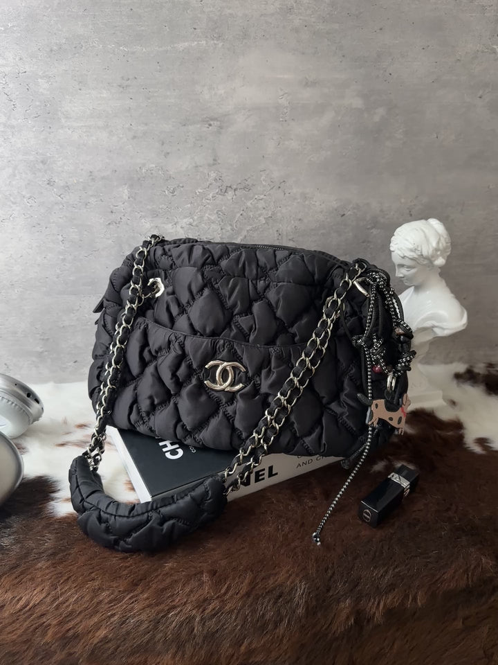 Chanel Puffy Nylon Hobo Bag 🤍🖤｜Puffy Quilted Design｜Lightweight Feel｜Easy-Care Nylon