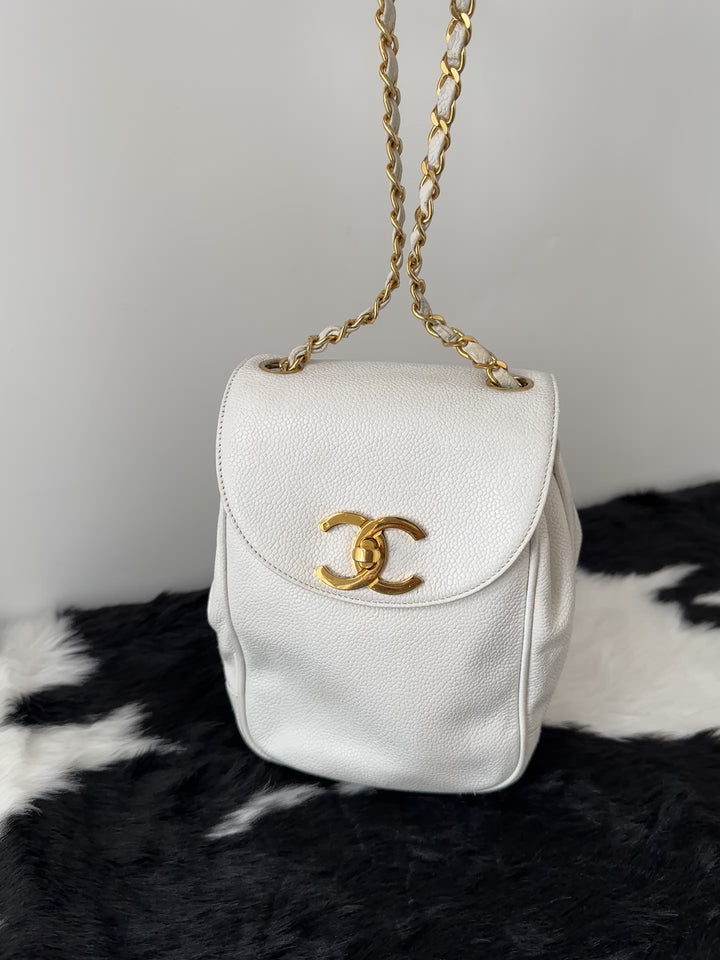 CHANEL 24K White Caviar Mini Backpack Crossbody｜Rare Snow-White Caviar × Oversized 24K CC Turn Lock × Iconic Chain Strap ❄️🤍✨