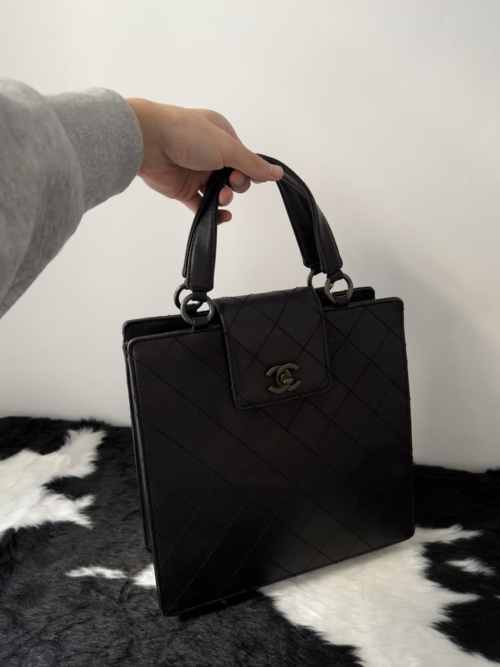 CHANEL 🖤 So Black Quilted Tote｜Minimal Chic × Rare So Black Hardware × Convertible Carry
