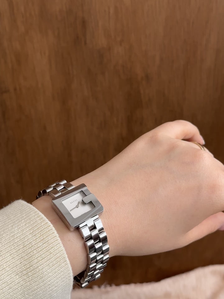 Gucci G Square Watch 🖤✨｜Signature G Case × Sleek Silver Bracelet × Easy Everyday Styling