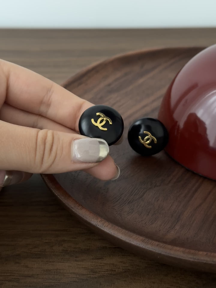 DIOR Crystal Logo Earrings – Sparkling Letter Design × Chic & Versatile ✨