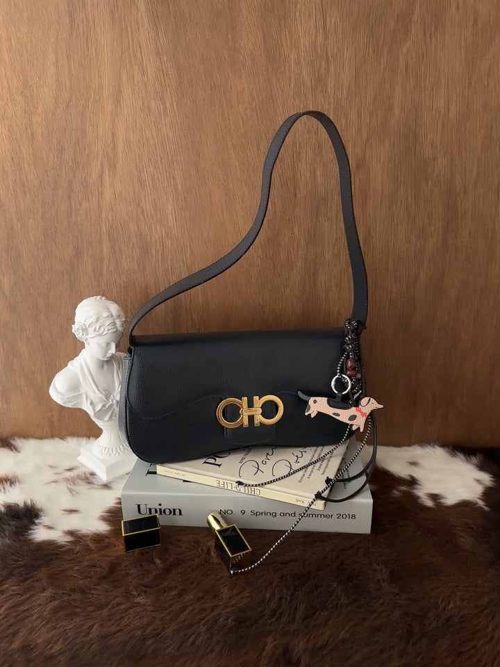 Ferragamo Gancini Baguette Shoulder Bag 🖤｜Iconic Gold Gancini・Sleek Curved Shape・Timeless Vintage